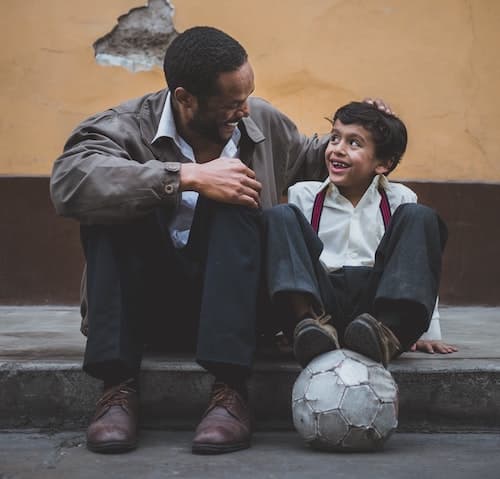 Father and son with a soccer ball. Photo by Sebastián León Prado.